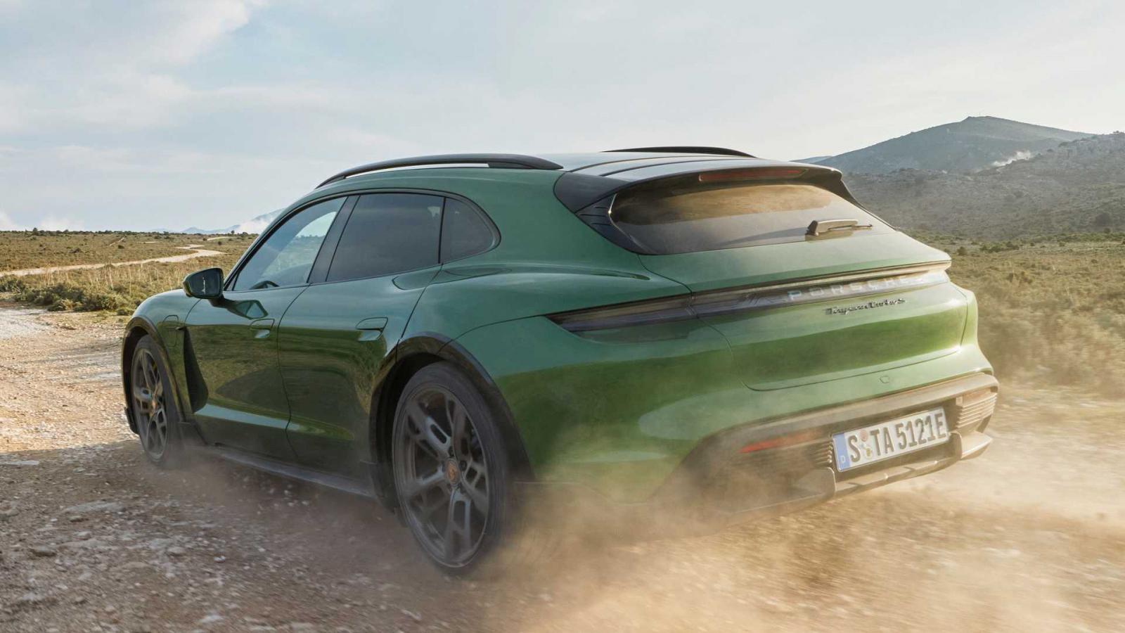 Η Porsche θέλει περισσότερες εκδόσεις της Taycan 